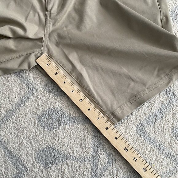 Rhone Shorts Mens 33 Khaki Commuter Performance Stretch Golf Tennis 8” I… - Picture 5 of 7